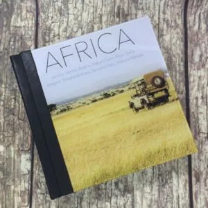 Álbum fotográfico de África com fotos de paisagens e safáris africanos.