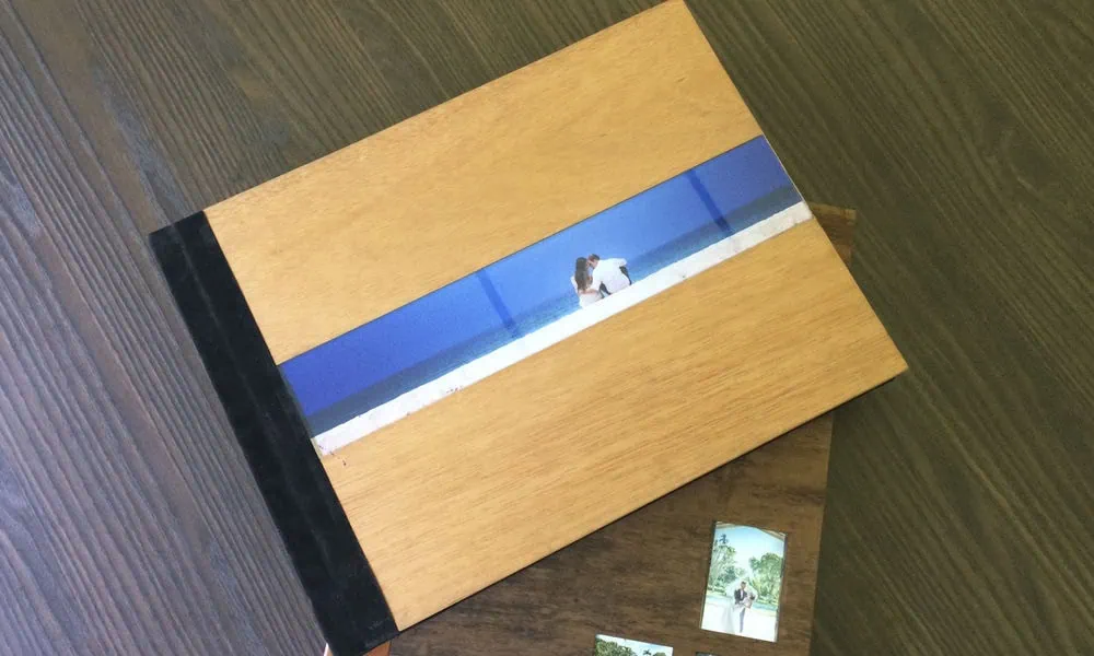 Fotos de álbum fotográfico Profissional Alfafotobook Pro com acabamento em madeira e fotos personalizadas.