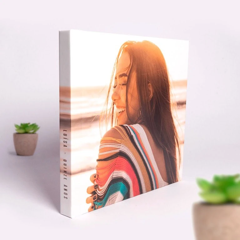Foto de capa do álbum Alfafotobook Pro com capa personalizada, destaque para fotos impressas de alta qualidade.