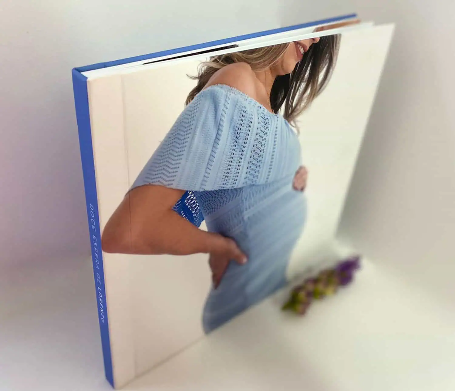 Álbum de fotos personalizado Alfafotobook Pro com capa dura de alta qualidade.