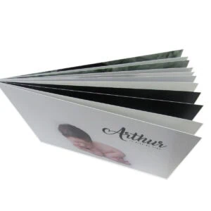 Fotorevista Fotográfica 180 Graus 20 x 60cm 440Gr1 Fotos de álbum personalizado Alfafotobook Pro com capa dura e impressão de alta qualidade.