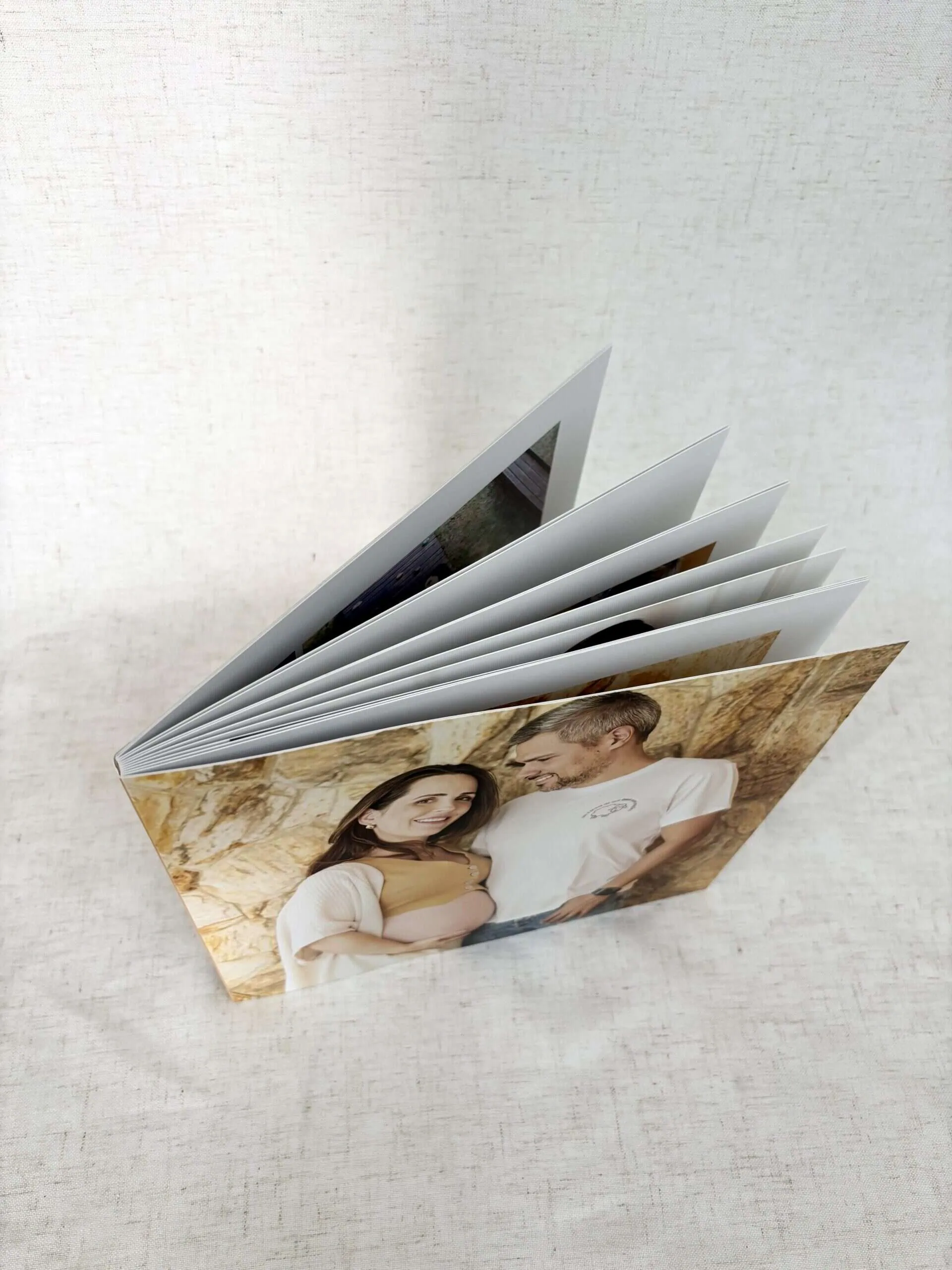 Álbum fotográfico personalizado Alfafotobook Pro para recordações especiais.