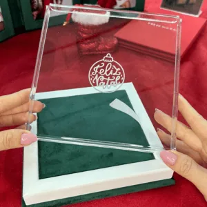 Brinde de vidro acrílico personalizado para Natal, elegante e ideal para fotos especiais decorativas.